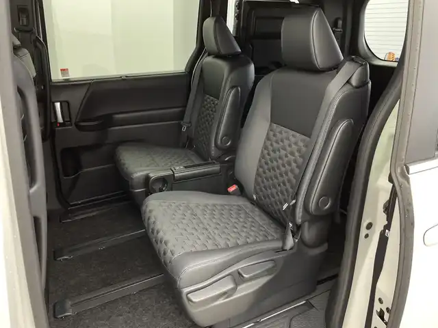 トヨタ ヴォクシー S－Z 新潟県 2023(令5)年 3.5万km ホワイトパールクリスタルシャイン 純正10.5インチメモリナビ/　フルセグTV/Bluetooth/AppleCarPlay/CD/DVD/レーダークルーズコントロール/バックモニター/ビルトインETC2.0/衝突被害軽減ブレーキ/レーンキープアシスト/前後コーナーセンサー/パワーバックドア/ハーフレザーシート/前席シートヒーター/両側パワースライドドア/横滑り防止装置/オートマチックハイビーム/オートライト/LEDヘッドライト/ステアリングスイッチ/レザーステアリング/禁煙車