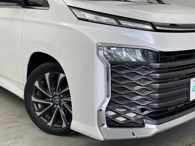 トヨタ ヴォクシー S－Z 新潟県 2023(令5)年 3.5万km ホワイトパールクリスタルシャイン 純正10.5インチメモリナビ/　フルセグTV/Bluetooth/AppleCarPlay/CD/DVD/レーダークルーズコントロール/バックモニター/ビルトインETC2.0/衝突被害軽減ブレーキ/レーンキープアシスト/前後コーナーセンサー/パワーバックドア/ハーフレザーシート/前席シートヒーター/両側パワースライドドア/横滑り防止装置/オートマチックハイビーム/オートライト/LEDヘッドライト/ステアリングスイッチ/レザーステアリング/禁煙車