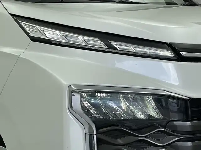 トヨタ ヴォクシー S－Z 新潟県 2023(令5)年 3.5万km ホワイトパールクリスタルシャイン 純正10.5インチメモリナビ/　フルセグTV/Bluetooth/AppleCarPlay/CD/DVD/レーダークルーズコントロール/バックモニター/ビルトインETC2.0/衝突被害軽減ブレーキ/レーンキープアシスト/前後コーナーセンサー/パワーバックドア/ハーフレザーシート/前席シートヒーター/両側パワースライドドア/横滑り防止装置/オートマチックハイビーム/オートライト/LEDヘッドライト/ステアリングスイッチ/レザーステアリング/禁煙車