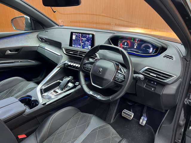 プジョー ５００８ GT ブルーHDi 千葉県 2018(平30)年 6万km ペルラネラブラック ７人乗り　/パノラマＳＲ　/ＡＣＣ　/半革　/ナビ　/ＴＶ　/Ｂカメラ/Ｂｌｅｔｏｏｔｈ接続　/ＬＥＤヘッドライト　/オートハイビーム　/プッシュスタート　/スマートキー　/衝突軽減Ｂ　/ＢＳＭ　/ＬＫＡ　/ＥＴＣ　/禁煙車