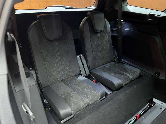 プジョー ５００８ GT ブルーHDi 千葉県 2018(平30)年 6万km ペルラネラブラック ７人乗り　/パノラマＳＲ　/ＡＣＣ　/半革　/ナビ　/ＴＶ　/Ｂカメラ/Ｂｌｅｔｏｏｔｈ接続　/ＬＥＤヘッドライト　/オートハイビーム　/プッシュスタート　/スマートキー　/衝突軽減Ｂ　/ＢＳＭ　/ＬＫＡ　/ＥＴＣ　/禁煙車