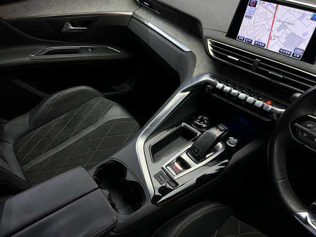 プジョー ５００８ GT ブルーHDi 千葉県 2018(平30)年 6万km ペルラネラブラック ７人乗り　/パノラマＳＲ　/ＡＣＣ　/半革　/ナビ　/ＴＶ　/Ｂカメラ/Ｂｌｅｔｏｏｔｈ接続　/ＬＥＤヘッドライト　/オートハイビーム　/プッシュスタート　/スマートキー　/衝突軽減Ｂ　/ＢＳＭ　/ＬＫＡ　/ＥＴＣ　/禁煙車