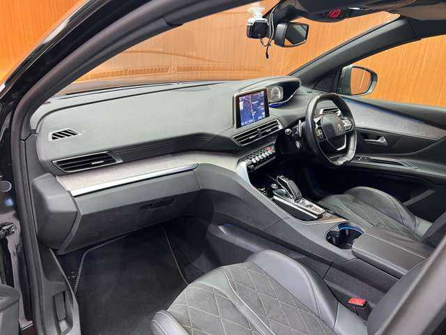 プジョー ５００８ GT ブルーHDi 千葉県 2018(平30)年 6万km ペルラネラブラック ７人乗り　/パノラマＳＲ　/ＡＣＣ　/半革　/ナビ　/ＴＶ　/Ｂカメラ/Ｂｌｅｔｏｏｔｈ接続　/ＬＥＤヘッドライト　/オートハイビーム　/プッシュスタート　/スマートキー　/衝突軽減Ｂ　/ＢＳＭ　/ＬＫＡ　/ＥＴＣ　/禁煙車