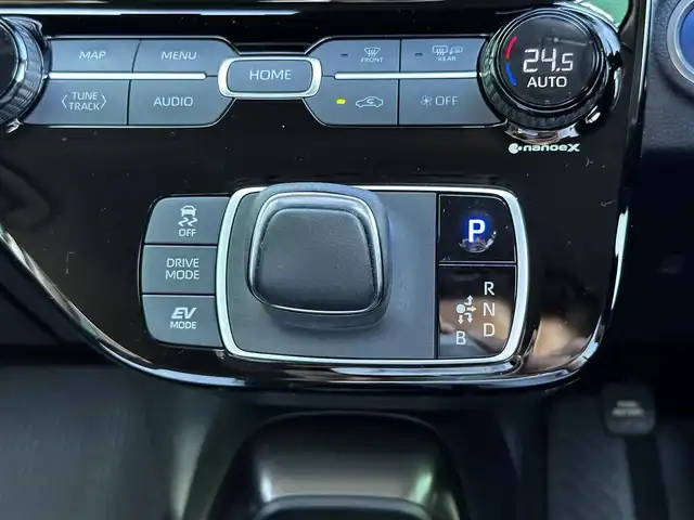 トヨタ アクア Z 宮城県 2022(令4)年 6.8万km プラチナホワイトパールマイカ セーフティセンス/・プリクラッシュセーフティ/・レーントレーシングアシスト/・レーダークルーズコントロール/・オートマチックハイビーム/・ロードサインアシスト/パーキングサポートブレーキ（前後方静止物）/10.5インチディスプレイオーディオ/・ナビ機能付/・Bluetooth/ETC/AC100V/1500AW/革巻きステアリング/ステアリングスイッチ/LEDヘッドランプ/フォグランプ/革巻きステアリング/ステアリングスイッチ/LEDヘッドランプ/フォグランプ/オートライト/スマートキー＆プッシュスタート/電動格納ミラー/純正15インチAW/フロアマット/W/サイド/カーテンエアバッグ
