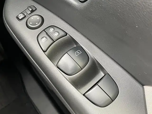日産 セレナ ハイウェイスター Vセレクション 千葉県 2018(平30)年 5.3万km ダイヤモンドブラック エマージェンシーブレーキ/アラウンドビューモニター/プロパイロット/純正9インチSDナビ【MM517D-L】/・CD/DVD/Blu-ray/MSV/Bluetooth/フルセグTV/純正フリップダウンモニター/インテリジェントルームミラー/両後ハンズフリーオートスライドドア/インテリジェントキー/前席シートヒーター/標識認識機能/ブラインドスポットモニター/前後コーナーセンサー/純正16インチアルミホイール/純正LEDヘッドライト/フォグランプ/純正ドライブレコーダー/ETC/ブレーキオートホールド/アイドリングストップ/本革巻きステアリング/サイド＆カーテンエアバッグ