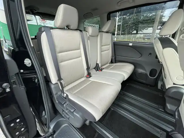 日産 セレナ ハイウェイスター Vセレクション 千葉県 2018(平30)年 5.3万km ダイヤモンドブラック エマージェンシーブレーキ/アラウンドビューモニター/プロパイロット/純正9インチSDナビ【MM517D-L】/・CD/DVD/Blu-ray/MSV/Bluetooth/フルセグTV/純正フリップダウンモニター/インテリジェントルームミラー/両後ハンズフリーオートスライドドア/インテリジェントキー/前席シートヒーター/標識認識機能/ブラインドスポットモニター/前後コーナーセンサー/純正16インチアルミホイール/純正LEDヘッドライト/フォグランプ/純正ドライブレコーダー/ETC/ブレーキオートホールド/アイドリングストップ/本革巻きステアリング/サイド＆カーテンエアバッグ
