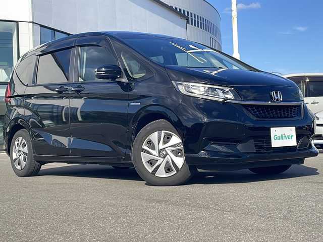 ホンダ フリード ハイブリット G ホンダセンシング 青森県 2020(令2)年 6.1万km クリスタルブラックパール ・純正メーカーOPナビ/・フルセグTV/BT/CD/DVD/AM/FM/・バックカメラ/・両側パワースライドドア/・衝突軽減/・レーンキープアシスト/・レーダークルーズコントロール/・後方コーナーセンサー/・ワイパーデアイサ/・D＋N席シートヒーター/・純正ドライブレコーダー/・純正ETC/・後席サンシェード/・純正フロアマット/・ドアバイザー