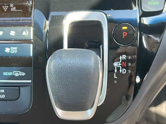 ホンダ フリード ハイブリット G ホンダセンシング 青森県 2020(令2)年 6.1万km クリスタルブラックパール ・純正メーカーOPナビ/・フルセグTV/BT/CD/DVD/AM/FM/・バックカメラ/・両側パワースライドドア/・衝突軽減/・レーンキープアシスト/・レーダークルーズコントロール/・後方コーナーセンサー/・ワイパーデアイサ/・D＋N席シートヒーター/・純正ドライブレコーダー/・純正ETC/・後席サンシェード/・純正フロアマット/・ドアバイザー