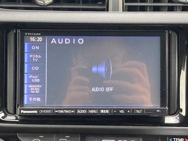 トヨタ アクア X－URBAN 佐賀県 2015(平27)年 8.5万km ライムホワイトパールクリスタルシャイン Stradaナビ/バックカメラ/ハーフレザーシート/ビルトインＥＴＣ/ドライブレコーダー/プッシュスタート/スマートキー/ステアリングリモコン/純正アルミホイール