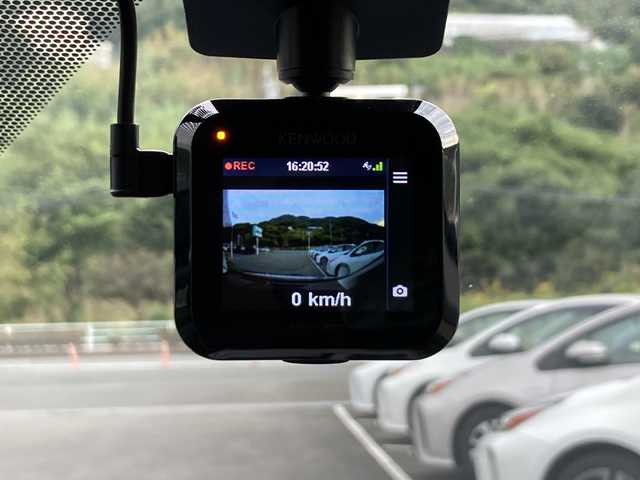 トヨタ アクア X－URBAN 佐賀県 2015(平27)年 8.5万km ライムホワイトパールクリスタルシャイン Stradaナビ/バックカメラ/ハーフレザーシート/ビルトインＥＴＣ/ドライブレコーダー/プッシュスタート/スマートキー/ステアリングリモコン/純正アルミホイール
