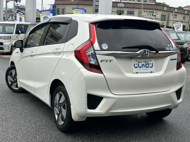 ホンダ フィット ハイブリット Lパッケージ 沖縄県 2014(平26)年 6.5万km プレミアムホワイトパール (株)IDOMが運営する【じしゃロンコザ店】の自社ローン専用車両になりますこちらは現金またはオートローンご利用時の価格です。自社ローンご希望の方は別途その旨お申付け下さい/フルセグＴＶ　/ＥＴＣ　/純正ナビ　/ＤＶＤ再生　/バックカメラ　/ドライブレコーダー　/プッシュスタート/ハーフレザーシート　/クルーズコントロール/純正アルミホイール　/オートライト　/Ｂｌｕｅｔｏｏｔｈ接続