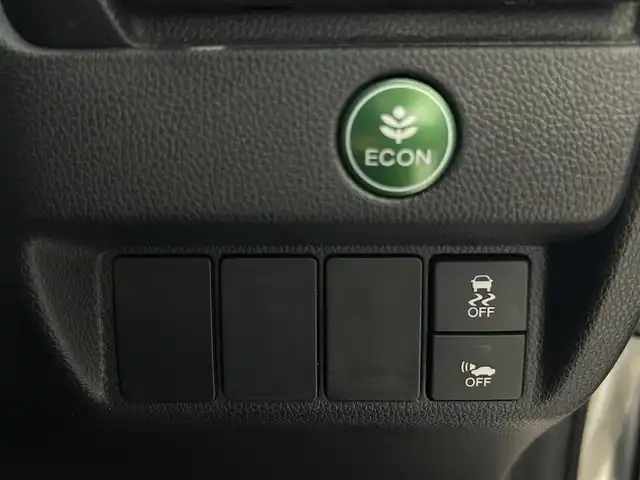 ホンダ フィット ハイブリット Lパッケージ 沖縄県 2014(平26)年 6.5万km プレミアムホワイトパール (株)IDOMが運営する【じしゃロンコザ店】の自社ローン専用車両になりますこちらは現金またはオートローンご利用時の価格です。自社ローンご希望の方は別途その旨お申付け下さい/フルセグＴＶ　/ＥＴＣ　/純正ナビ　/ＤＶＤ再生　/バックカメラ　/ドライブレコーダー　/プッシュスタート/ハーフレザーシート　/クルーズコントロール/純正アルミホイール　/オートライト　/Ｂｌｕｅｔｏｏｔｈ接続