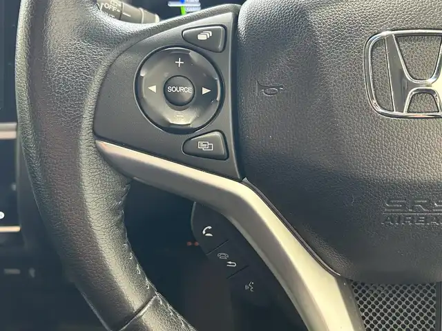 ホンダ フィット ハイブリット Lパッケージ 沖縄県 2014(平26)年 6.5万km プレミアムホワイトパール (株)IDOMが運営する【じしゃロンコザ店】の自社ローン専用車両になりますこちらは現金またはオートローンご利用時の価格です。自社ローンご希望の方は別途その旨お申付け下さい/フルセグＴＶ　/ＥＴＣ　/純正ナビ　/ＤＶＤ再生　/バックカメラ　/ドライブレコーダー　/プッシュスタート/ハーフレザーシート　/クルーズコントロール/純正アルミホイール　/オートライト　/Ｂｌｕｅｔｏｏｔｈ接続