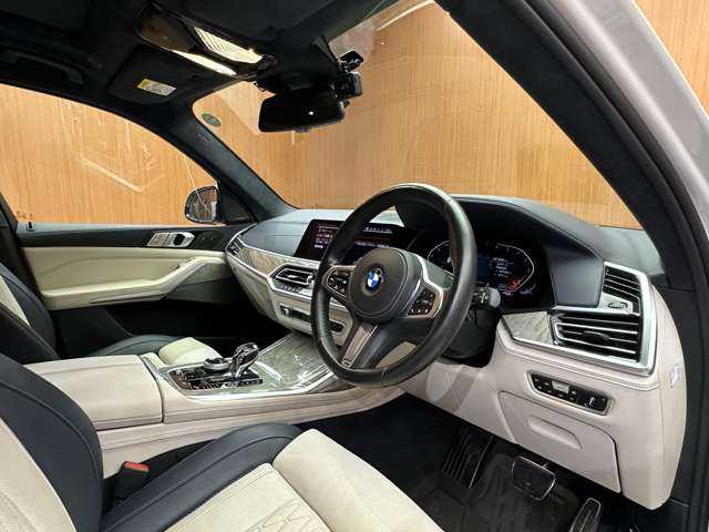 ＢＭＷ Ｘ７ xDrive35d Mスポーツ 千葉県 2019(令1)年 4.8万km ミネラルホワイト ６人乗り　/スカイラウンジパノラマＳＲ　/白革シート　/ｈａｒｍａｎｋａｒｄｏｎ　/ＨＵＤ　/ＡＣＣ　/ナビ　/ＴＶ　/３６０°　/Ｂｌｕｅｔｏｏｔｈ接続　/パーキングアシスト　/アッシュグレインシルバーウッドトリム