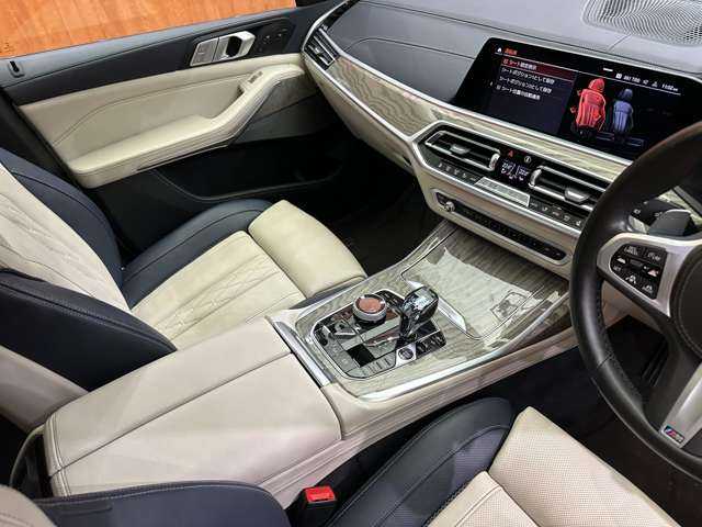 ＢＭＷ Ｘ７ xDrive35d Mスポーツ 千葉県 2019(令1)年 4.8万km ミネラルホワイト ６人乗り　/スカイラウンジパノラマＳＲ　/白革シート　/ｈａｒｍａｎｋａｒｄｏｎ　/ＨＵＤ　/ＡＣＣ　/ナビ　/ＴＶ　/３６０°　/Ｂｌｕｅｔｏｏｔｈ接続　/パーキングアシスト　/アッシュグレインシルバーウッドトリム