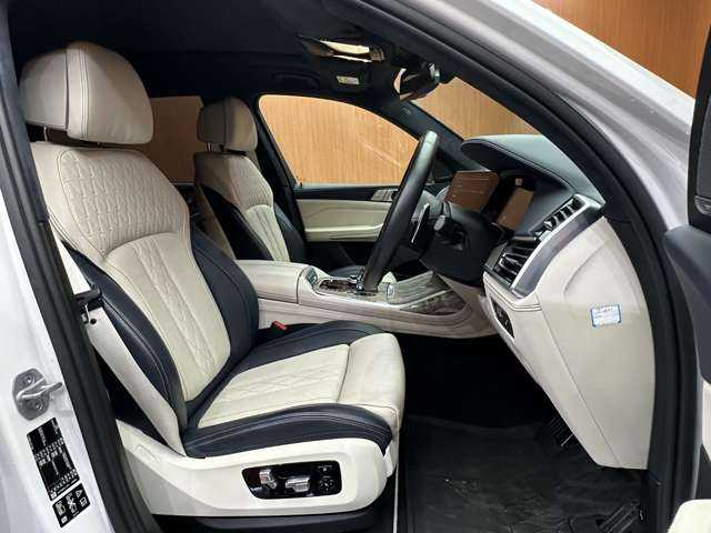 ＢＭＷ Ｘ７ xDrive35d Mスポーツ 千葉県 2019(令1)年 4.8万km ミネラルホワイト ６人乗り　/スカイラウンジパノラマＳＲ　/白革シート　/ｈａｒｍａｎｋａｒｄｏｎ　/ＨＵＤ　/ＡＣＣ　/ナビ　/ＴＶ　/３６０°　/Ｂｌｕｅｔｏｏｔｈ接続　/パーキングアシスト　/アッシュグレインシルバーウッドトリム