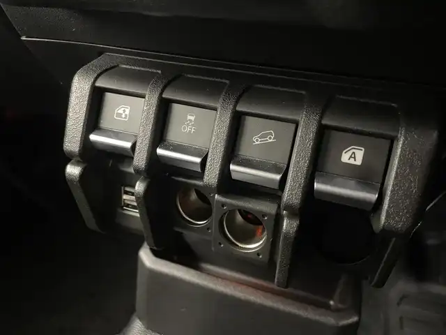 スズキ ジムニー XC 埼玉県 2022(令4)年 3.4万km ジャングルグリーン 5速MT/社外7インチナビ/ フルセグTV Bluetooth CD DVD/バックカメラ/クルーズコントロール/デュアルセンサーブレーキサポート2/ヒルディセントコントロール/ドライブレコーダー/ビルトインETC/前席シートヒーター/前席レーザーシートカバー/社外グリル/社外テールランプ/carrozzeriaスピーカー/社外16インチアルミホイール/LEDオートライト/オートエアコン