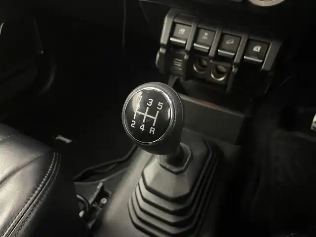 スズキ ジムニー XC 埼玉県 2022(令4)年 3.4万km ジャングルグリーン 5速MT/社外7インチナビ/ フルセグTV Bluetooth CD DVD/バックカメラ/クルーズコントロール/デュアルセンサーブレーキサポート2/ヒルディセントコントロール/ドライブレコーダー/ビルトインETC/前席シートヒーター/前席レーザーシートカバー/社外グリル/社外テールランプ/carrozzeriaスピーカー/社外16インチアルミホイール/LEDオートライト/オートエアコン