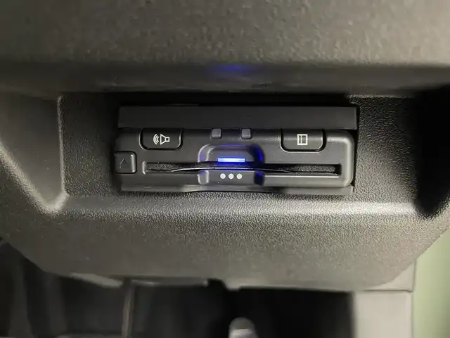 スズキ ジムニー XC 埼玉県 2022(令4)年 3.4万km ジャングルグリーン 5速MT/社外7インチナビ/ フルセグTV Bluetooth CD DVD/バックカメラ/クルーズコントロール/デュアルセンサーブレーキサポート2/ヒルディセントコントロール/ドライブレコーダー/ビルトインETC/前席シートヒーター/前席レーザーシートカバー/社外グリル/社外テールランプ/carrozzeriaスピーカー/社外16インチアルミホイール/LEDオートライト/オートエアコン