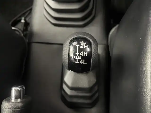 スズキ ジムニー XC 埼玉県 2022(令4)年 3.4万km ジャングルグリーン 5速MT/社外7インチナビ/ フルセグTV Bluetooth CD DVD/バックカメラ/クルーズコントロール/デュアルセンサーブレーキサポート2/ヒルディセントコントロール/ドライブレコーダー/ビルトインETC/前席シートヒーター/前席レーザーシートカバー/社外グリル/社外テールランプ/carrozzeriaスピーカー/社外16インチアルミホイール/LEDオートライト/オートエアコン