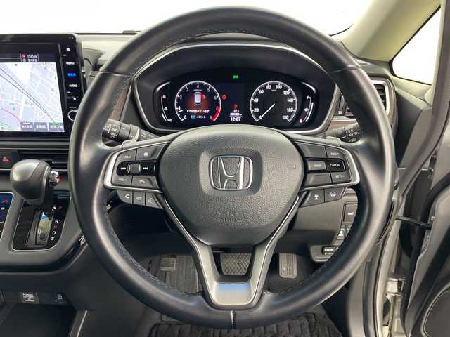 ホンダ オデッセイ アブソルート EX 道央・札幌 2021(令3)年 2.5万km スーパープラチナメタリック ・4WD/・純正ナビ/・BT&CD&DVD&USB&SD&フルセグTV/・HDMI&AppleCarPlay/・全方位カメラ/・ホンダセンシング/・レーダークルーズコントロール/・ブラインドスポットモニター/・両側パワースライドドア/・パワーバックドア/・前席パワーシート/・前席シートヒーター/・ステアリングスイッチ/・アイドリングストップ/・ビルトインETC2.0/・社外ドラレコ前後/・LEDヘッドライト/・オートライト/・スマートキー/・プッシュスタート/・保証書/・取扱説明書