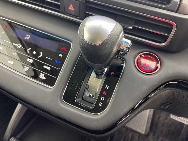 ホンダ オデッセイ アブソルート EX 道央・札幌 2021(令3)年 2.5万km スーパープラチナメタリック ・4WD/・純正ナビ/・BT&CD&DVD&USB&SD&フルセグTV/・HDMI&AppleCarPlay/・全方位カメラ/・ホンダセンシング/・レーダークルーズコントロール/・ブラインドスポットモニター/・両側パワースライドドア/・パワーバックドア/・前席パワーシート/・前席シートヒーター/・ステアリングスイッチ/・アイドリングストップ/・ビルトインETC2.0/・社外ドラレコ前後/・LEDヘッドライト/・オートライト/・スマートキー/・プッシュスタート/・保証書/・取扱説明書