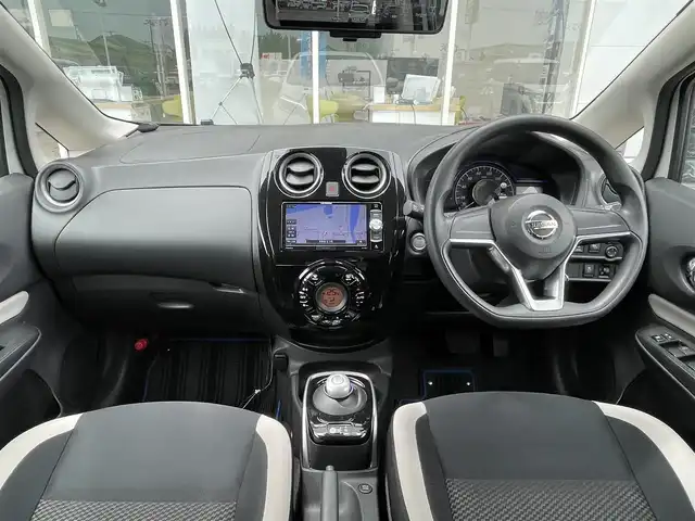 日産 ノート e－パワー X FOUR 青森県 2018(平30)年 5.4万km ブリリアントホワイトパール パートタイム4WD/衝突軽減ブレーキ/社外メモリナビ/　 CD/DVD/USB/BT/フルセグTV/全方位カメラ/バックカメラ/社外15インチアルミホイール/デジタルインナーミラー/フルエアロ/純正エンジンスターター/夏タイヤ付き純正アルミホイール4本積込/　 (165/65/R15)/スマートキー/ETC