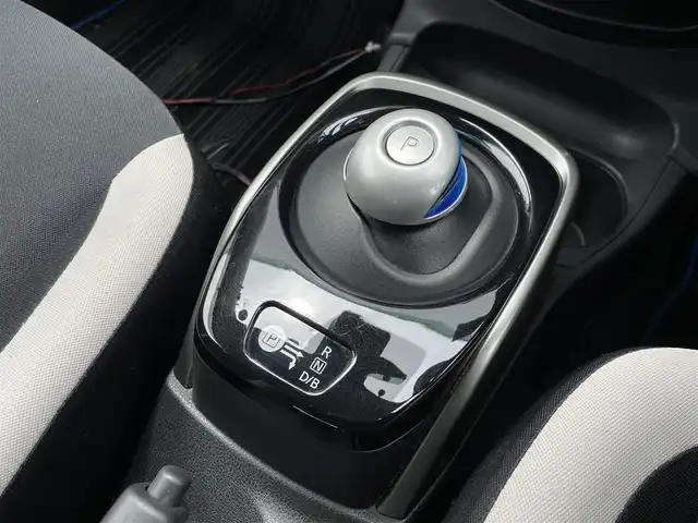 日産 ノート e－パワー X FOUR 青森県 2018(平30)年 5.4万km ブリリアントホワイトパール パートタイム4WD/衝突軽減ブレーキ/社外メモリナビ/　 CD/DVD/USB/BT/フルセグTV/全方位カメラ/バックカメラ/社外15インチアルミホイール/デジタルインナーミラー/フルエアロ/純正エンジンスターター/夏タイヤ付き純正アルミホイール4本積込/　 (165/65/R15)/スマートキー/ETC
