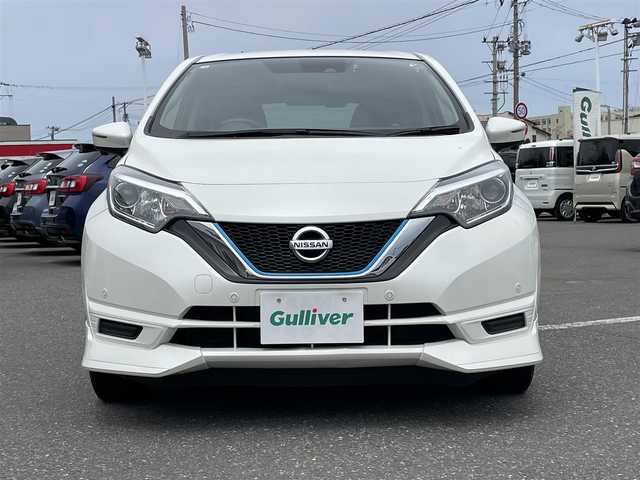 日産 ノート e－パワー X FOUR 青森県 2018(平30)年 5.4万km ブリリアントホワイトパール パートタイム4WD/衝突軽減ブレーキ/社外メモリナビ/　 CD/DVD/USB/BT/フルセグTV/全方位カメラ/バックカメラ/社外15インチアルミホイール/デジタルインナーミラー/フルエアロ/純正エンジンスターター/夏タイヤ付き純正アルミホイール4本積込/　 (165/65/R15)/スマートキー/ETC