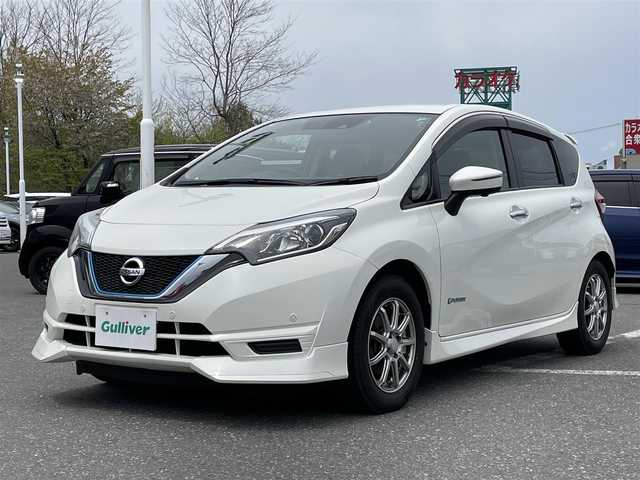 日産 ノート e－パワー X FOUR 青森県 2018(平30)年 5.4万km ブリリアントホワイトパール パートタイム4WD/衝突軽減ブレーキ/社外メモリナビ/　 CD/DVD/USB/BT/フルセグTV/全方位カメラ/バックカメラ/社外15インチアルミホイール/デジタルインナーミラー/フルエアロ/純正エンジンスターター/夏タイヤ付き純正アルミホイール4本積込/　 (165/65/R15)/スマートキー/ETC