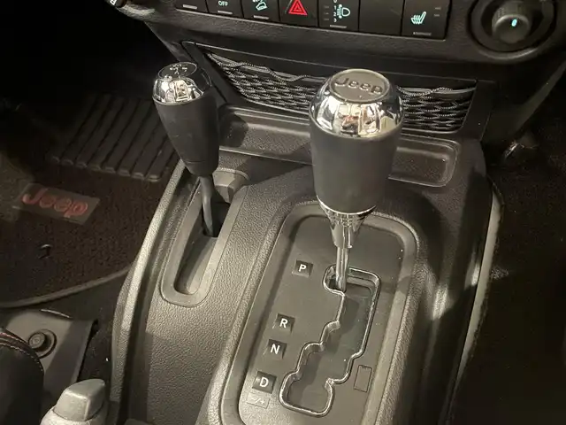 クライスラー・ジープ ジープ ラングラー アンリミテッド アルティテュード 愛知県 2012(平24)年 6万km 白 限定車　/レザーシート　/シートヒーター　/カロッツェリアナビ　/Ｂｌｕｅｔｏｏｔｈ　/ワンセグＴＶ　/サイドカメラ　/クルーズコントロール　/ＥＴＣ