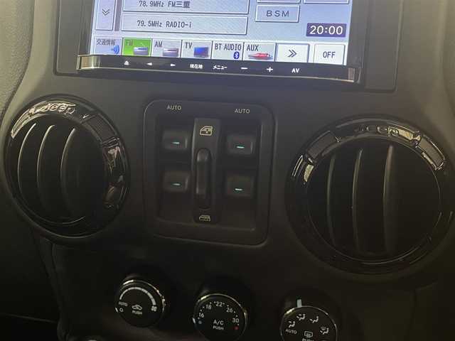 クライスラー・ジープ ジープ ラングラー アンリミテッド アルティテュード 愛知県 2012(平24)年 6万km 白 限定車　/レザーシート　/シートヒーター　/カロッツェリアナビ　/Ｂｌｕｅｔｏｏｔｈ　/ワンセグＴＶ　/サイドカメラ　/クルーズコントロール　/ＥＴＣ