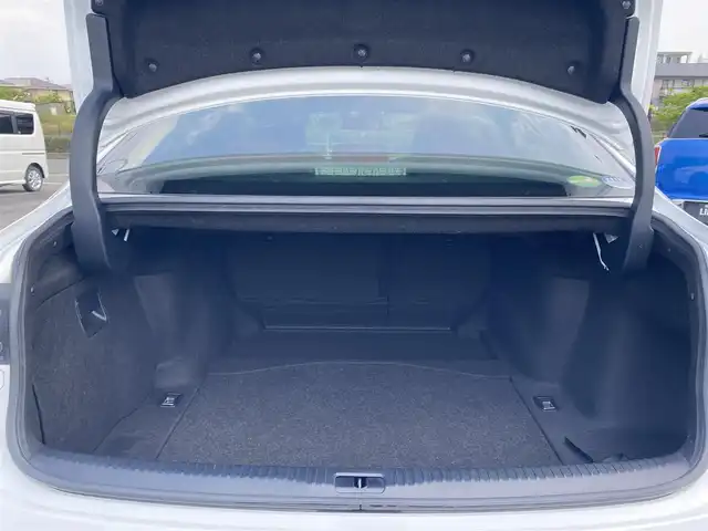レクサス ＩＳ 300h Fスポーツ 福岡県 2014(平26)年 5.9万km ホワイトノーヴァガラスフレーク ・クルーズコントロール/・純正ナビ／ＵＳＢ／Ｂｌｕｅｔｏｏｔｈ/・バックカメラ/・革シート／シートヒーター/・ドライブレコーダー/・ワンセグテレビ/・ＥＴＣ/・純正１８インチＡＷ/・シートメモリー付き
