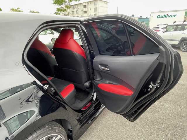トヨタ カローラ スポーツ ハイブリッドG Z 静岡県 2023(令5)年 1.9万km アティチュードブラックマイカ ●純正メーカーナビ/(フルセグ/USB/Bluetooth)/●赤半革シート/●前席シートヒーター/●バックカメラ/●レーダークルーズコントロール/●プリクラッシュセーフティ/●レーンキープアシスト/●ブラインドスポットモニター/●電動パーキングブレーキ/●オートブレーキホールド/●前後コーナーセンサー/●モデリスタフルエアロ/●LEDライト/●オートライト/●オートマチックハイビーム/●F/Rフォグランプ/●革巻きステアリング/●ステアリングスイッチ/●ステアリングヒーター/●ETC2.0/●フロアマット/●ドアバイザー/●ISOFIX/●リアプライバシー/●トノカバー/●スマートキー/●プッシュスタート/●スペアキー×1/●横滑り防止装置/●純正18インチアルミホイール/●W＋サイド＋カーテンSRS＋ABS/●保証書/●記録簿/（R6.5）/●取扱説明書