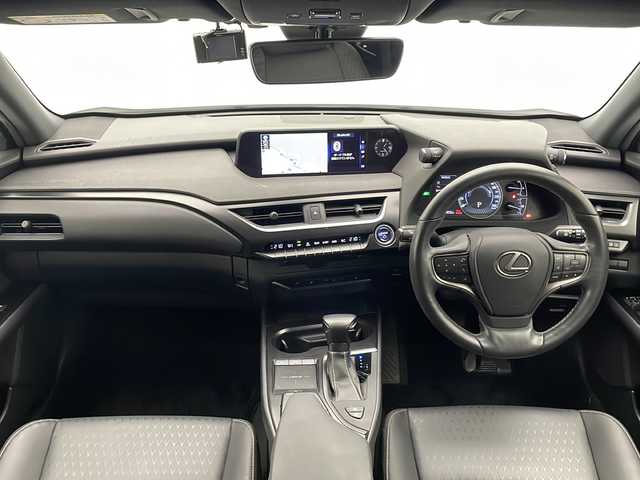 レクサス ＵＸ 250h バージョンC 宮崎県 2020(令2)年 4.2万km ソニッククォーツ LEXUS純正ナビオーディオ/ 　AM/FM/交通情報/Bluetooth/USB/プッシュスタート/フルセグTV/ETC2.0/バックカメラ/ウインカーミラー/電動格納ミラー/前席パワーシート/前席シートヒーター/ステアリングスイッチ/ステアリングヒーター/電動パーキングブレーキ/純正フロアマット/前後方ドライブレコーダー