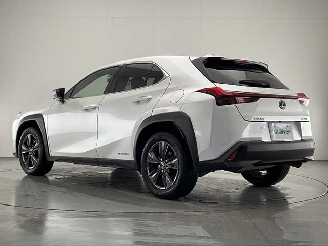 レクサス ＵＸ 250h バージョンC 宮崎県 2020(令2)年 4.2万km ソニッククォーツ LEXUS純正ナビオーディオ/ 　AM/FM/交通情報/Bluetooth/USB/プッシュスタート/フルセグTV/ETC2.0/バックカメラ/ウインカーミラー/電動格納ミラー/前席パワーシート/前席シートヒーター/ステアリングスイッチ/ステアリングヒーター/電動パーキングブレーキ/純正フロアマット/前後方ドライブレコーダー