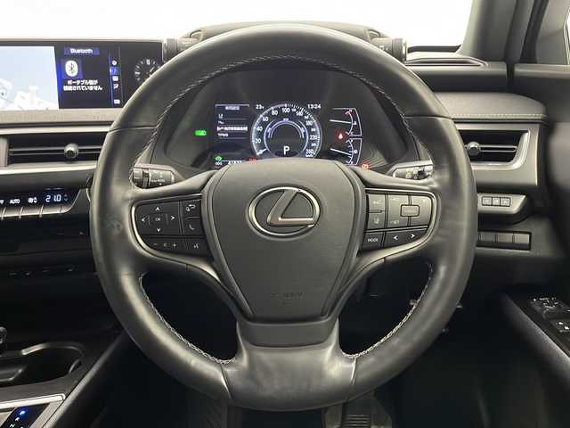 レクサス ＵＸ 250h バージョンC 宮崎県 2020(令2)年 4.2万km ソニッククォーツ LEXUS純正ナビオーディオ/ 　AM/FM/交通情報/Bluetooth/USB/プッシュスタート/フルセグTV/ETC2.0/バックカメラ/ウインカーミラー/電動格納ミラー/前席パワーシート/前席シートヒーター/ステアリングスイッチ/ステアリングヒーター/電動パーキングブレーキ/純正フロアマット/前後方ドライブレコーダー