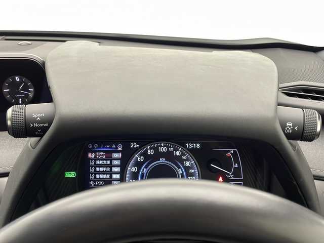 レクサス ＵＸ 250h バージョンC 宮崎県 2020(令2)年 4.2万km ソニッククォーツ LEXUS純正ナビオーディオ/ 　AM/FM/交通情報/Bluetooth/USB/プッシュスタート/フルセグTV/ETC2.0/バックカメラ/ウインカーミラー/電動格納ミラー/前席パワーシート/前席シートヒーター/ステアリングスイッチ/ステアリングヒーター/電動パーキングブレーキ/純正フロアマット/前後方ドライブレコーダー