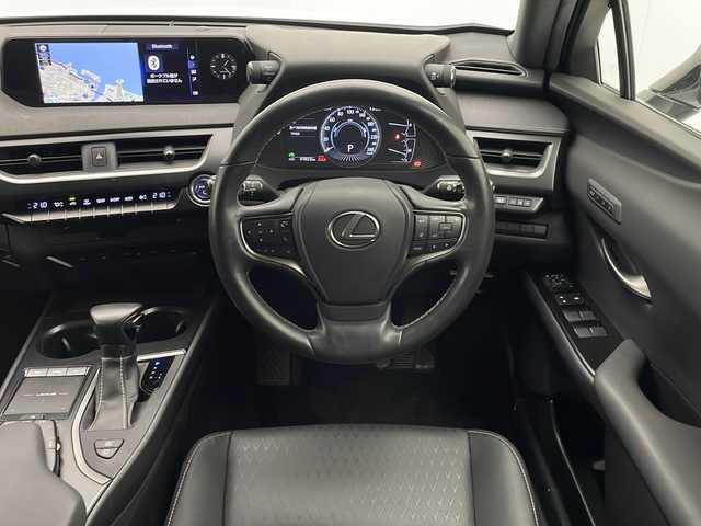 レクサス ＵＸ 250h バージョンC 宮崎県 2020(令2)年 4.2万km ソニッククォーツ LEXUS純正ナビオーディオ/ 　AM/FM/交通情報/Bluetooth/USB/プッシュスタート/フルセグTV/ETC2.0/バックカメラ/ウインカーミラー/電動格納ミラー/前席パワーシート/前席シートヒーター/ステアリングスイッチ/ステアリングヒーター/電動パーキングブレーキ/純正フロアマット/前後方ドライブレコーダー