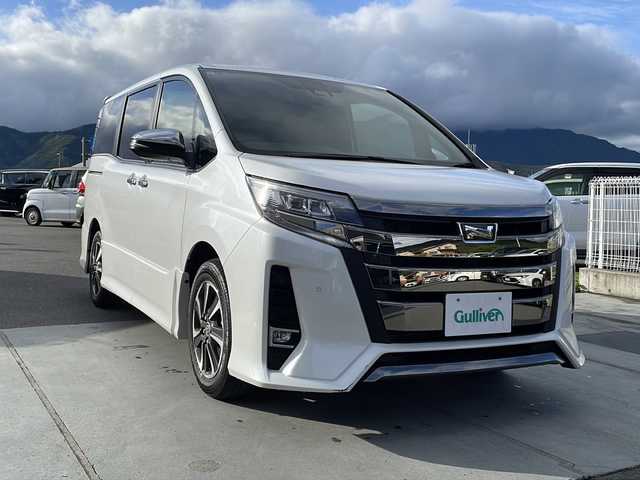 トヨタ ノア Si ダブルバイビーⅢ 山梨県 2021(令3)年 4.3万km ホワイトパールクリスタルシャイン 純正10インチナビ　/バックモニター/ＥＴＣ/セーフティセンス/フリップダウンモニター/両側パワースライドドア/クルーズコントロール　/プッシュスタート/パワステ/パワーウインドウ/プッシュスタート/オートマチックハイビーム