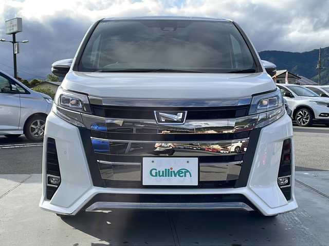 トヨタ ノア Si ダブルバイビーⅢ 山梨県 2021(令3)年 4.3万km ホワイトパールクリスタルシャイン 純正10インチナビ　/バックモニター/ＥＴＣ/セーフティセンス/フリップダウンモニター/両側パワースライドドア/クルーズコントロール　/プッシュスタート/パワステ/パワーウインドウ/プッシュスタート/オートマチックハイビーム