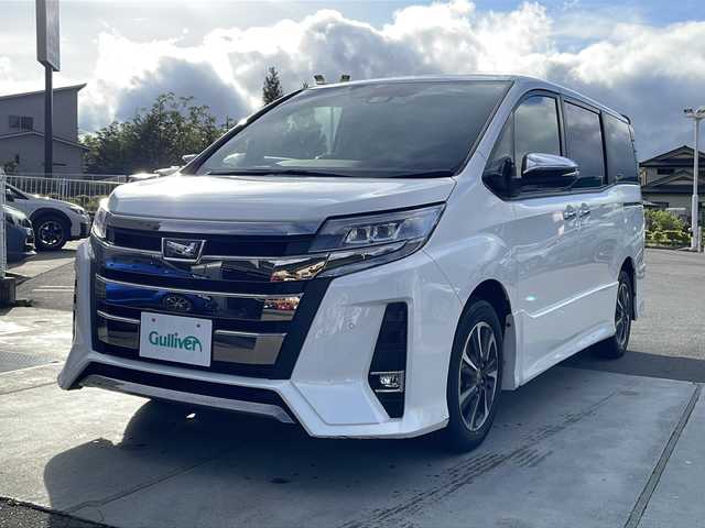 トヨタ ノア Si ダブルバイビーⅢ 山梨県 2021(令3)年 4.3万km ホワイトパールクリスタルシャイン 純正10インチナビ　/バックモニター/ＥＴＣ/セーフティセンス/フリップダウンモニター/両側パワースライドドア/クルーズコントロール　/プッシュスタート/パワステ/パワーウインドウ/プッシュスタート/オートマチックハイビーム
