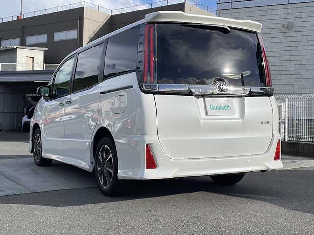 トヨタ ノア Si ダブルバイビーⅢ 山梨県 2021(令3)年 4.3万km ホワイトパールクリスタルシャイン 純正10インチナビ　/バックモニター/ＥＴＣ/セーフティセンス/フリップダウンモニター/両側パワースライドドア/クルーズコントロール　/プッシュスタート/パワステ/パワーウインドウ/プッシュスタート/オートマチックハイビーム