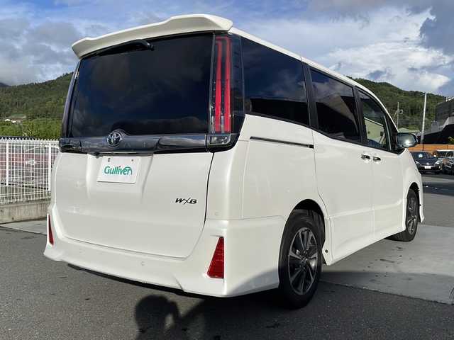 トヨタ ノア Si ダブルバイビーⅢ 山梨県 2021(令3)年 4.3万km ホワイトパールクリスタルシャイン 純正10インチナビ　/バックモニター/ＥＴＣ/セーフティセンス/フリップダウンモニター/両側パワースライドドア/クルーズコントロール　/プッシュスタート/パワステ/パワーウインドウ/プッシュスタート/オートマチックハイビーム