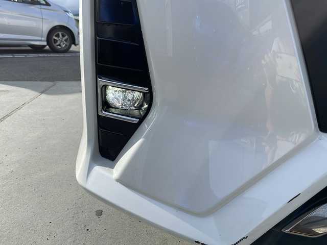 トヨタ ノア Si ダブルバイビーⅢ 山梨県 2021(令3)年 4.3万km ホワイトパールクリスタルシャイン 純正10インチナビ　/バックモニター/ＥＴＣ/セーフティセンス/フリップダウンモニター/両側パワースライドドア/クルーズコントロール　/プッシュスタート/パワステ/パワーウインドウ/プッシュスタート/オートマチックハイビーム