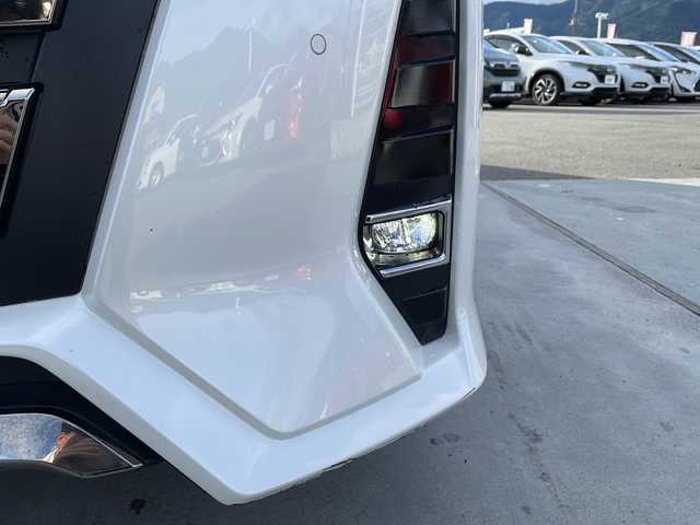 トヨタ ノア Si ダブルバイビーⅢ 山梨県 2021(令3)年 4.3万km ホワイトパールクリスタルシャイン 純正10インチナビ　/バックモニター/ＥＴＣ/セーフティセンス/フリップダウンモニター/両側パワースライドドア/クルーズコントロール　/プッシュスタート/パワステ/パワーウインドウ/プッシュスタート/オートマチックハイビーム
