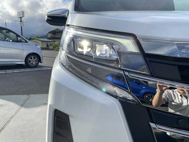トヨタ ノア Si ダブルバイビーⅢ 山梨県 2021(令3)年 4.3万km ホワイトパールクリスタルシャイン 純正10インチナビ　/バックモニター/ＥＴＣ/セーフティセンス/フリップダウンモニター/両側パワースライドドア/クルーズコントロール　/プッシュスタート/パワステ/パワーウインドウ/プッシュスタート/オートマチックハイビーム