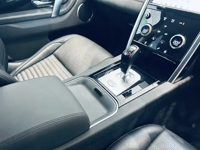 ランドローバー ランドローバー ディスカバリースポーツ　S 大阪府 2020(令2)年 2.6万km 白 黒革/パワーシート/シートヒーター/ステアリングヒーター/純正ナビ/TV/360度カメラ/applecarplay/ACC/ブラインドスポット/純正18インチAW/電動リアゲート