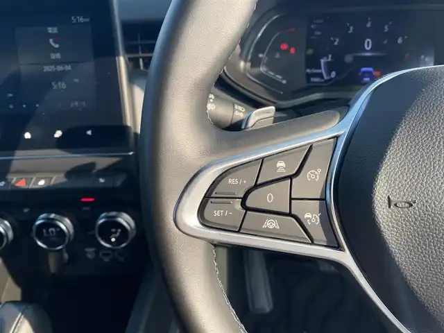 ルノー ルノー ルーテシア 福岡県 2022(令4)年 1万km 青 ・アダプティブクルーズコントロール/・ＵＳＢ／Ｂｌｕｅｔｏｏｔｈ／ＡｐｌｌｅＣａｒＰｌａｙ/・黒革シート/シートヒーター/・社外ETC/・純正17AW/・プッシュスタート/・パーキングアシスト/・アイドリングストップ/・リモコンキー/・スペアキー/・レーンキープアシスト/・オートライト/・LEDライト/・ディスプレイオーディオ/・ステアリングヒーター/・保証書/・取扱説明書