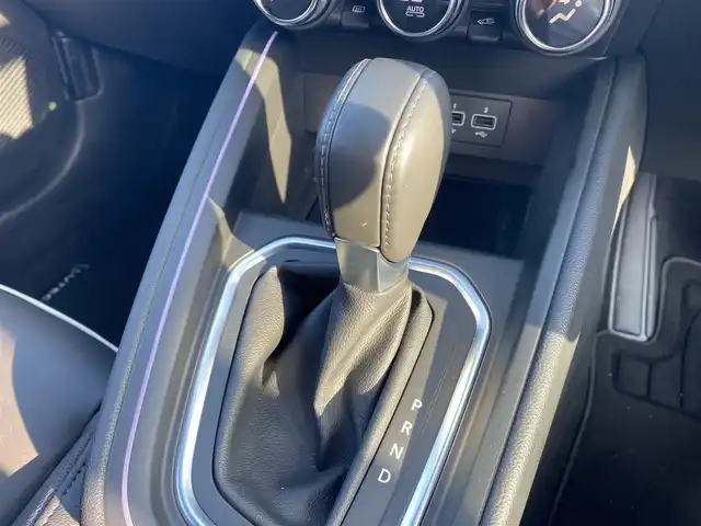 ルノー ルノー ルーテシア 福岡県 2022(令4)年 1万km 青 ・アダプティブクルーズコントロール/・ＵＳＢ／Ｂｌｕｅｔｏｏｔｈ／ＡｐｌｌｅＣａｒＰｌａｙ/・黒革シート/シートヒーター/・社外ETC/・純正17AW/・プッシュスタート/・パーキングアシスト/・アイドリングストップ/・リモコンキー/・スペアキー/・レーンキープアシスト/・オートライト/・LEDライト/・ディスプレイオーディオ/・ステアリングヒーター/・保証書/・取扱説明書